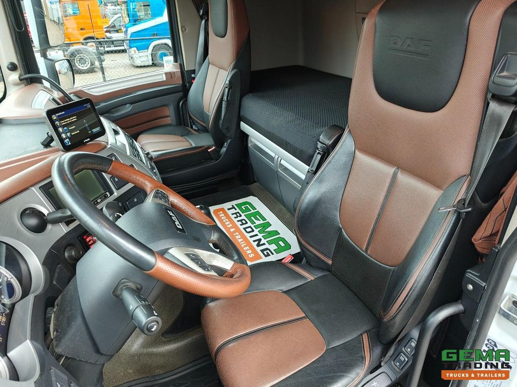 DAF XF 530 FAN 6x2/4 Superspacecab Euro6D – Retarder – Schaltgetriebe – Vollluftfederung – Kombi + Renders 3-Achs-Anhänger – TÜV bis 12/2026