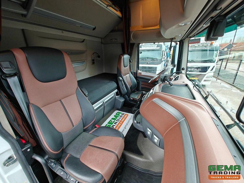 DAF XF 530 FAN 6x2/4 Superspacecab Euro6D – Retarder – Schaltgetriebe – Vollluftfederung – Kombi + Renders 3-Achs-Anhänger – TÜV bis 12/2026