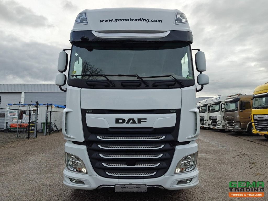 DAF XF 530 FAN 6x2/4 Superspacecab Euro6D – Retarder – Schaltgetriebe – Vollluftfederung – Kombi + Renders 3-Achs-Anhänger – TÜV bis 12/2026