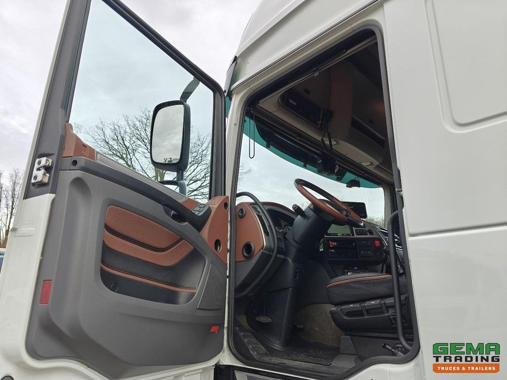 DAF XF 530 FAN 6x2/4 Superspacecab Euro6D – Retarder – Schaltgetriebe – Vollluftfederung – Kombi + Renders 3-Achs-Anhänger – TÜV bis 12/2026