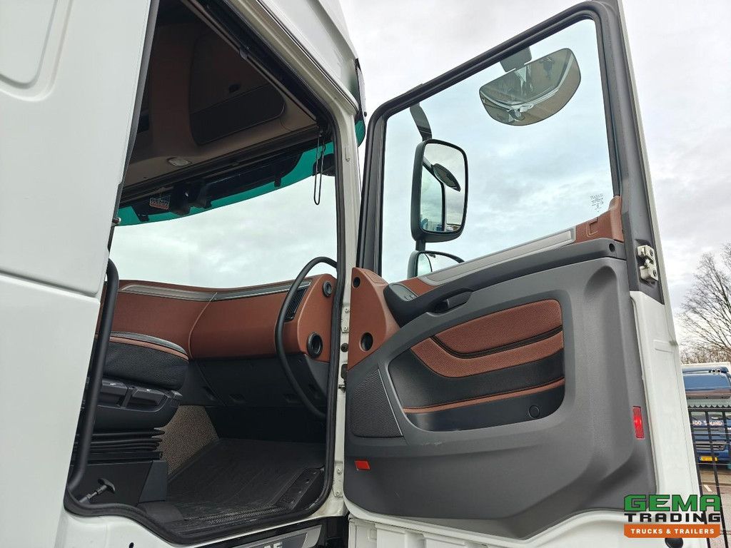 DAF XF 530 FAN 6x2/4 Superspacecab Euro6D – Retarder – Schaltgetriebe – Vollluftfederung – Kombi + Renders 3-Achs-Anhänger – TÜV bis 12/2026
