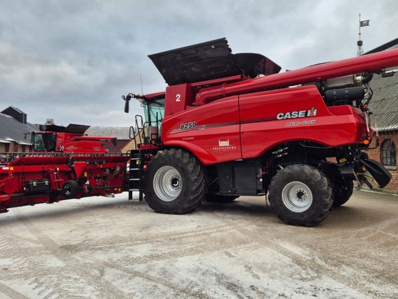 Case IH Axial Flow 8250 4WD 8250 4WD med 35 fod 3050 skærebord