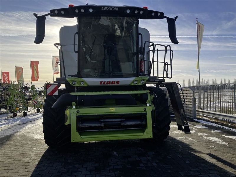 Claas LION 6700 Allrad + V770