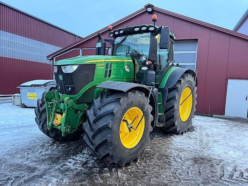 John Deere 6250R mit RDRA+Frontzapfwelle