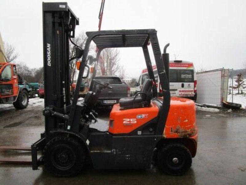 Doosan D25G Tripl 6,10m + Seitenschieber