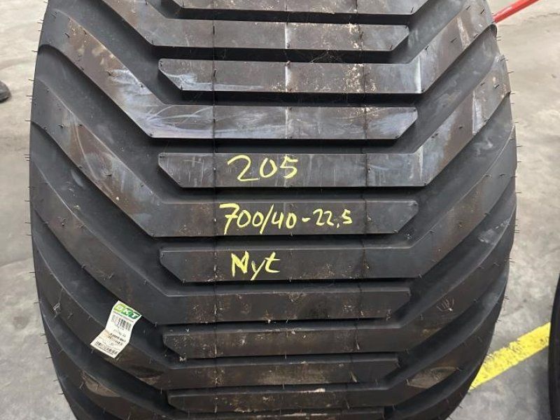 BKT 700/40R22,5