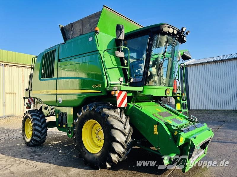 John Deere C670