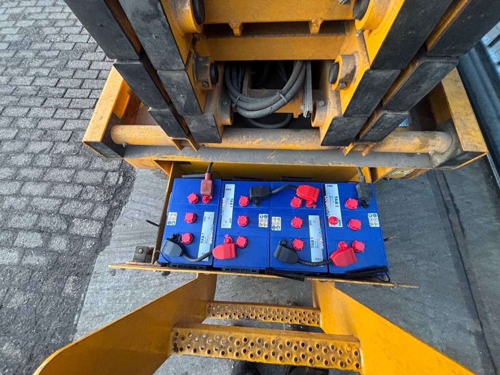 Haulotte Compact 12 12m schaarlift hoogwerker Haulotte