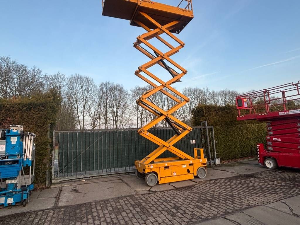 Haulotte Compact 12 12m schaarlift hoogwerker Haulotte