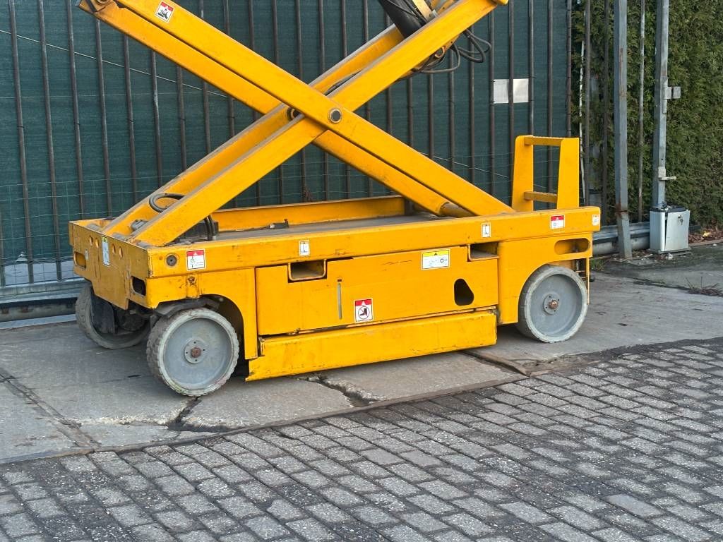 Haulotte Compact 12 12m schaarlift hoogwerker Haulotte