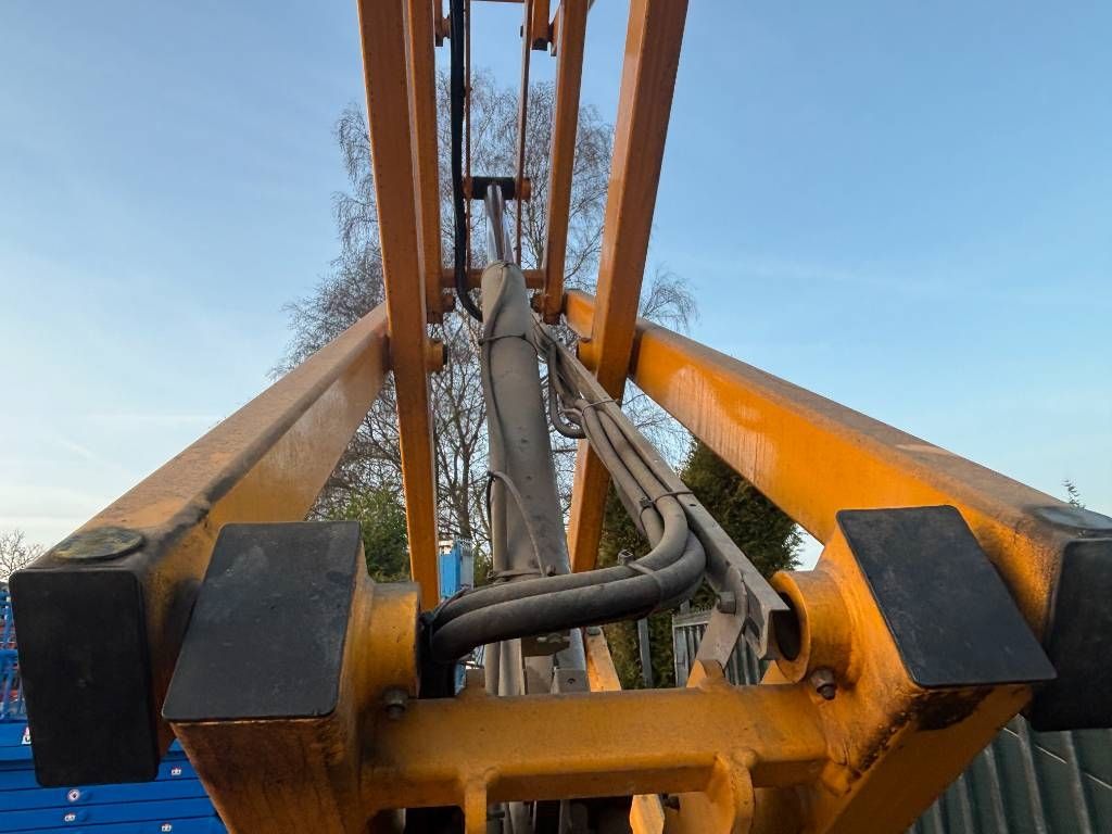 Haulotte Compact 12 12m schaarlift hoogwerker Haulotte