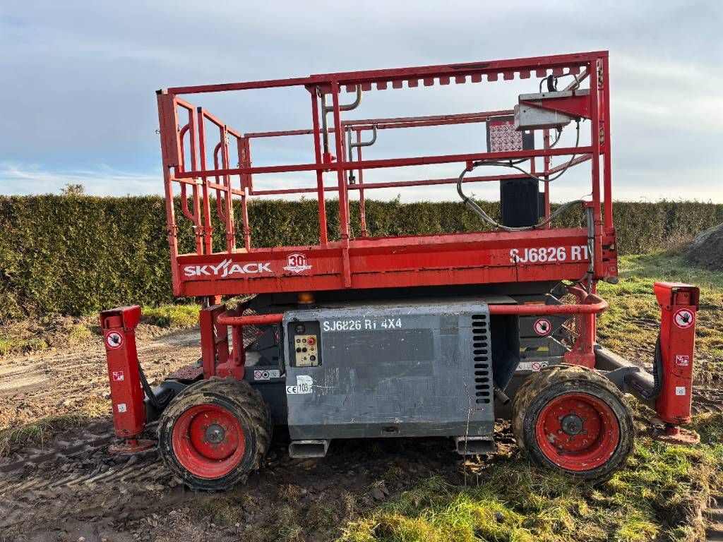 SkyJack SJ 6826 RT 6826 4x4 hoogwerker 10 meter skyjack