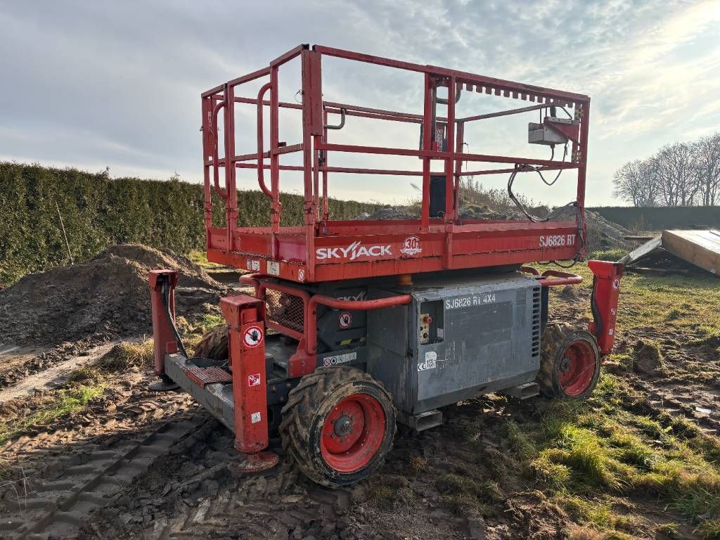 SkyJack SJ 6826 RT 6826 4x4 hoogwerker 10 meter skyjack