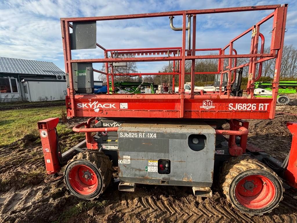 SkyJack SJ 6826 RT 6826 4x4 hoogwerker 10 meter skyjack