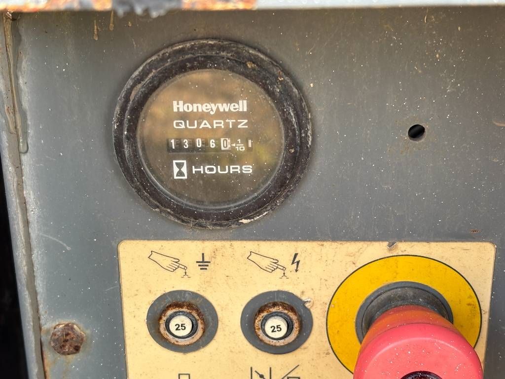 SkyJack SJ 6826 RT 6826 4x4 hoogwerker 10 meter skyjack