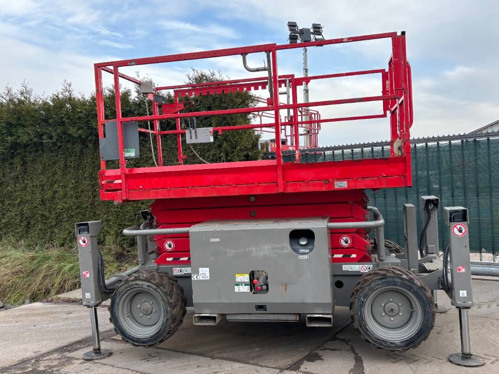 SkyJack SJ 6832 RT 12 m schaarlift schaarhoogwerker