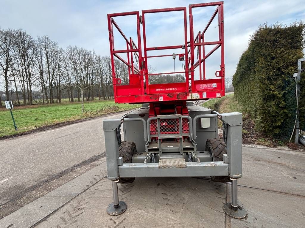 SkyJack SJ 6832 RT 12 m schaarlift schaarhoogwerker