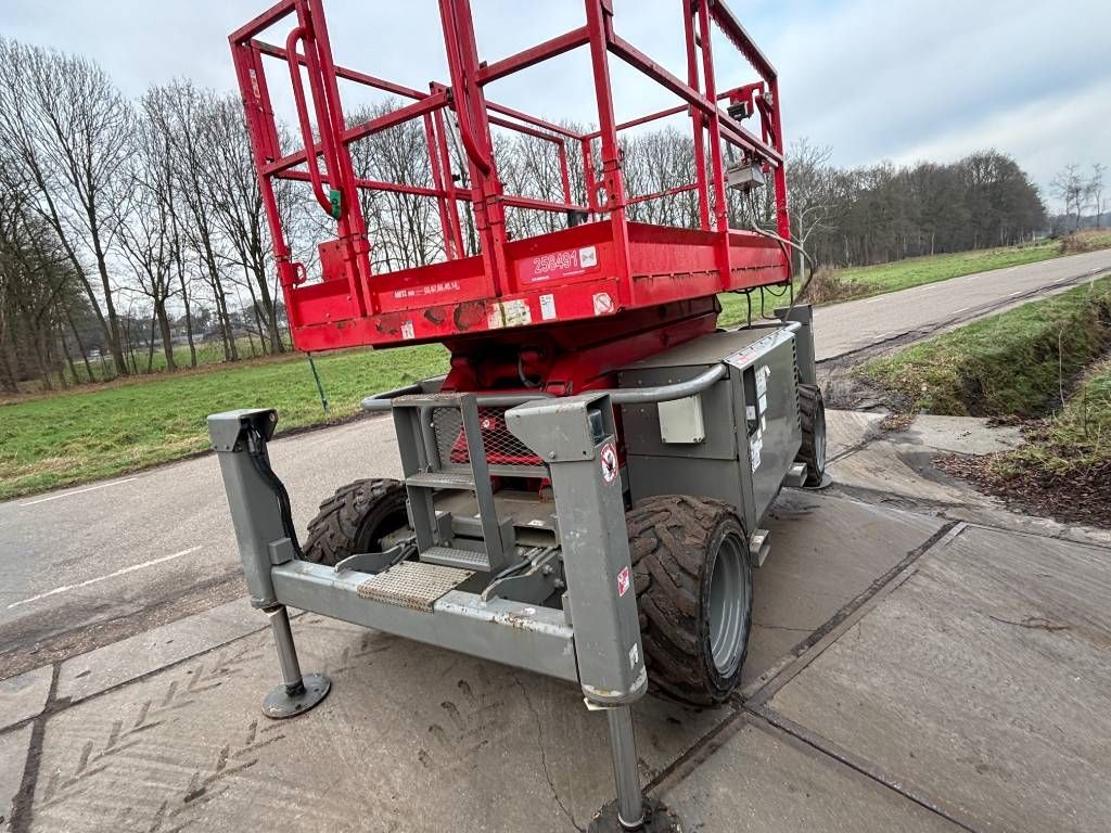 SkyJack SJ 6832 RT 12 m schaarlift schaarhoogwerker