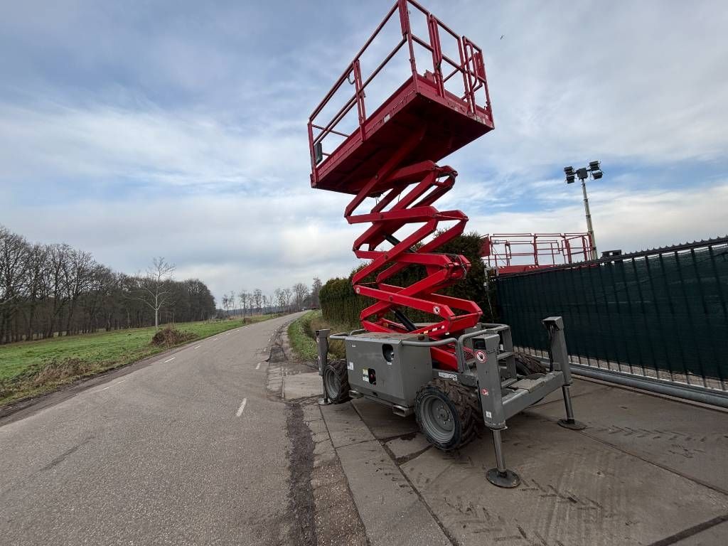 SkyJack SJ 6832 RT 12 m schaarlift schaarhoogwerker