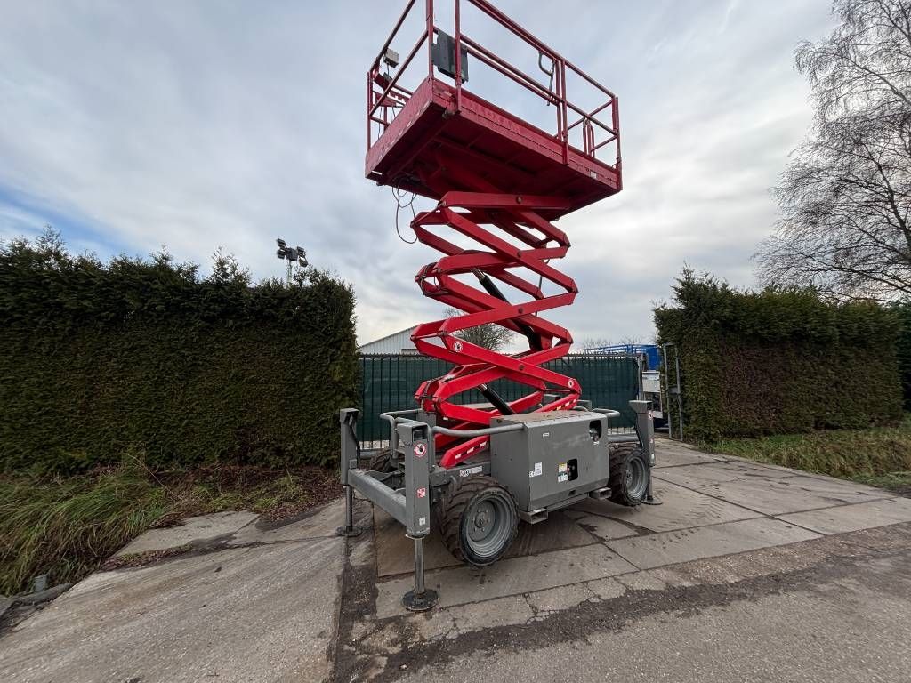 SkyJack SJ 6832 RT 12 m schaarlift schaarhoogwerker