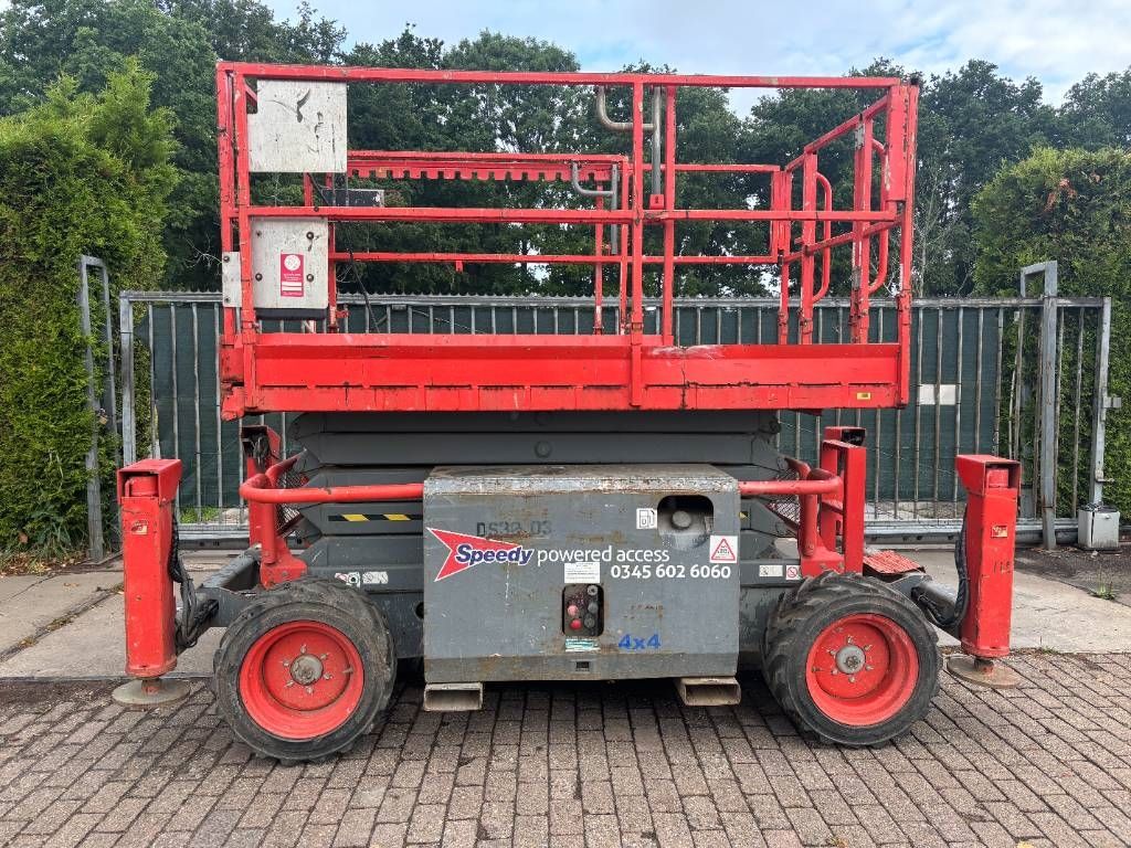 SkyJack SJ 6832 RT 12m schaarhoogwerker diesel 4x4