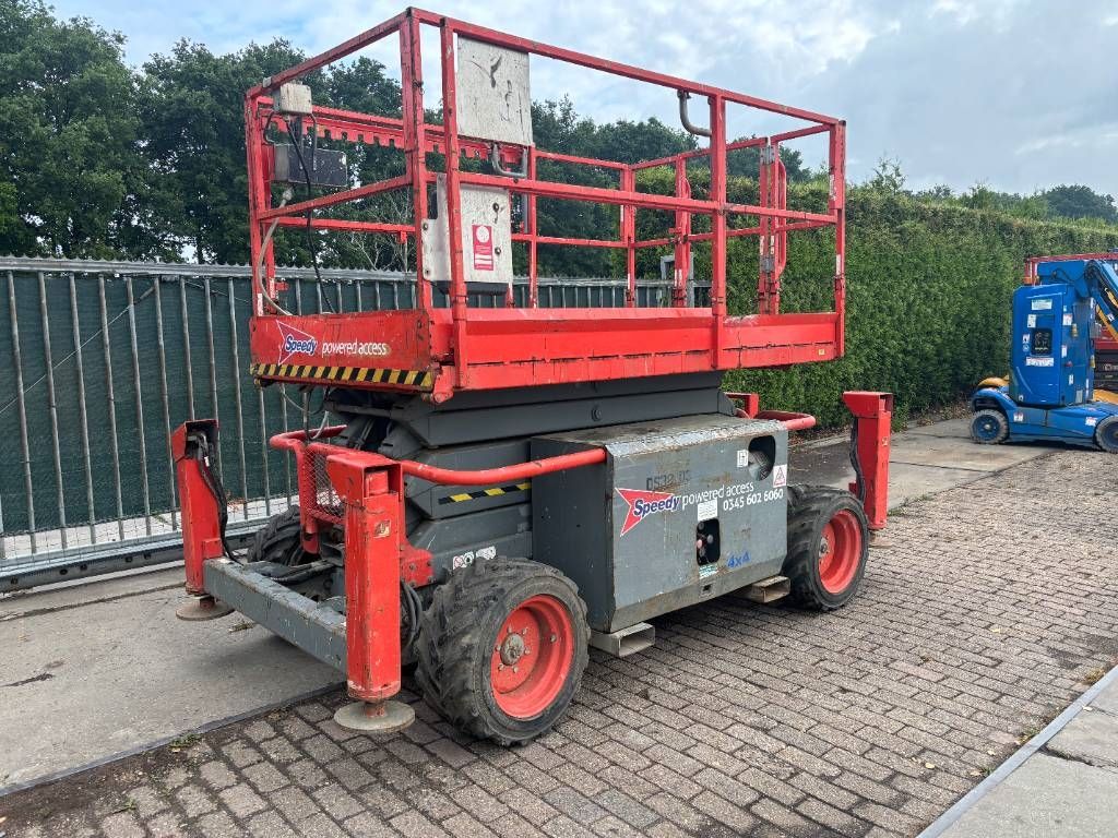 SkyJack SJ 6832 RT 12m schaarhoogwerker diesel 4x4