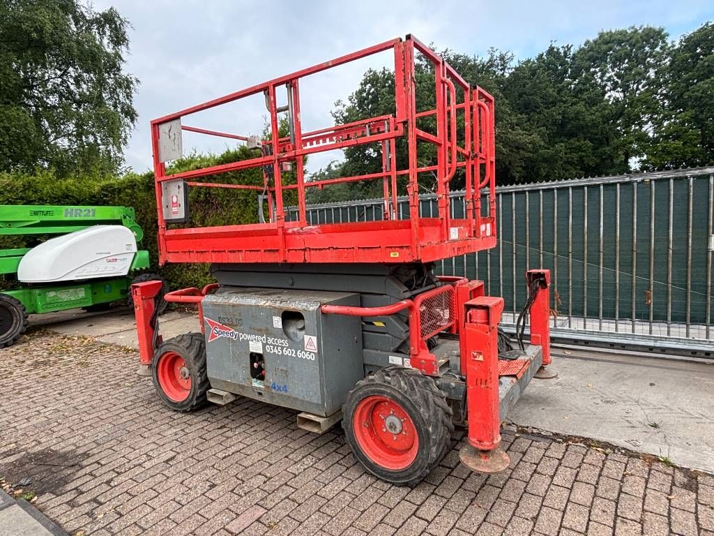 SkyJack SJ 6832 RT 12m schaarhoogwerker diesel 4x4