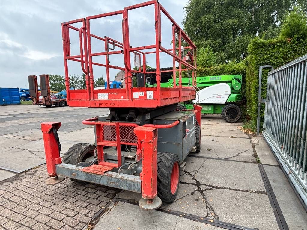 SkyJack SJ 6832 RT 12m schaarhoogwerker diesel 4x4