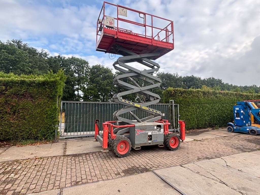 SkyJack SJ 6832 RT 12m schaarhoogwerker diesel 4x4