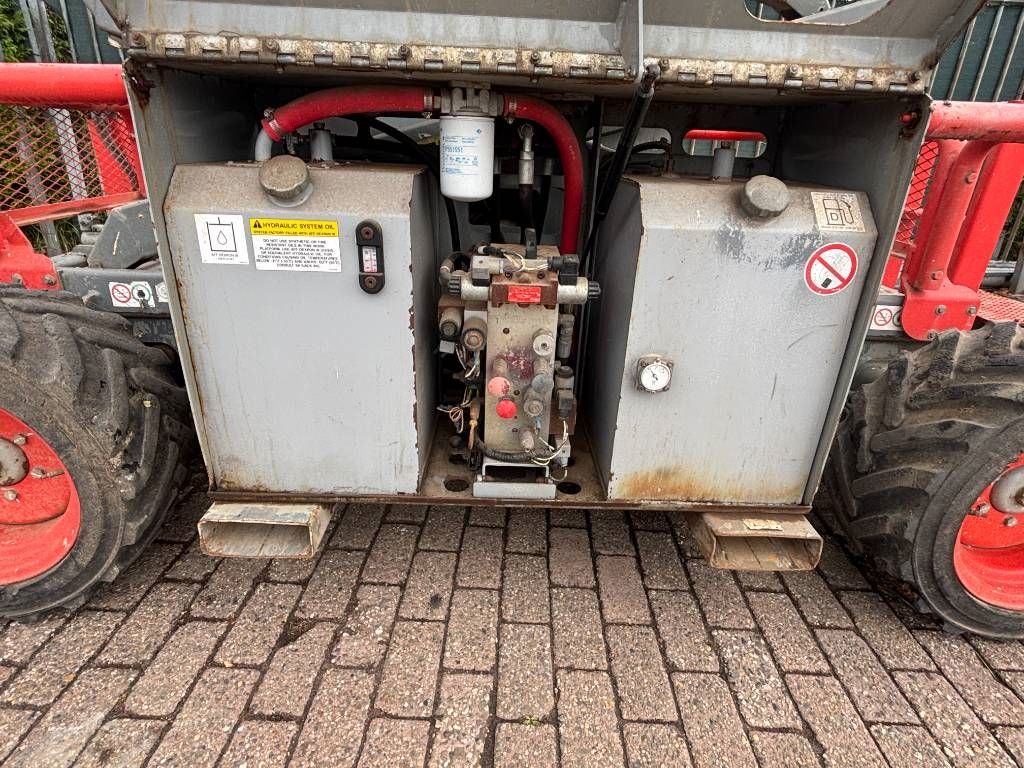 SkyJack SJ 6832 RT 12m schaarhoogwerker diesel 4x4