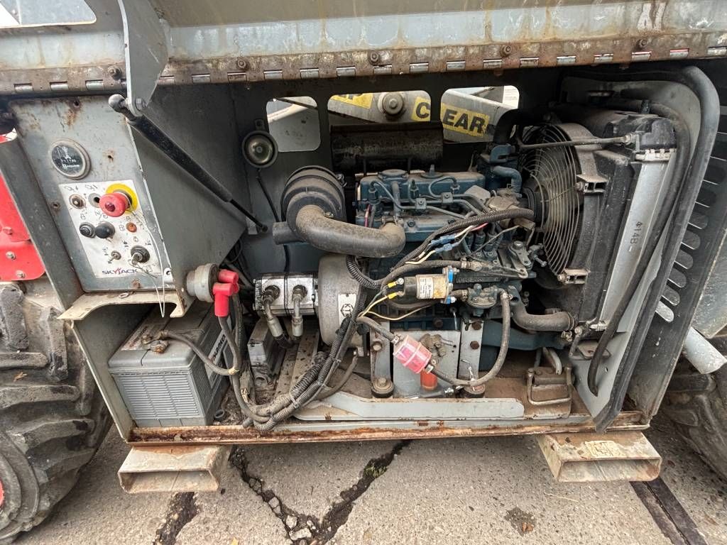 SkyJack SJ 6832 RT 12m schaarhoogwerker diesel 4x4