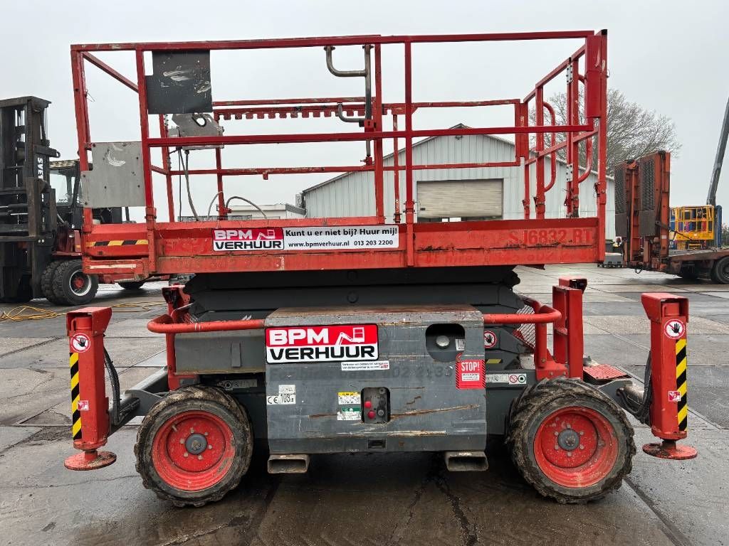 SkyJack SJ 6832 RT 12m schaarhoogwerker 4x4 Skyjack