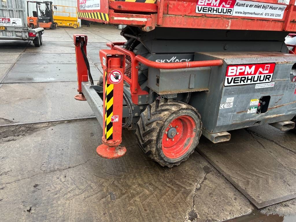 SkyJack SJ 6832 RT 12m schaarhoogwerker 4x4 Skyjack