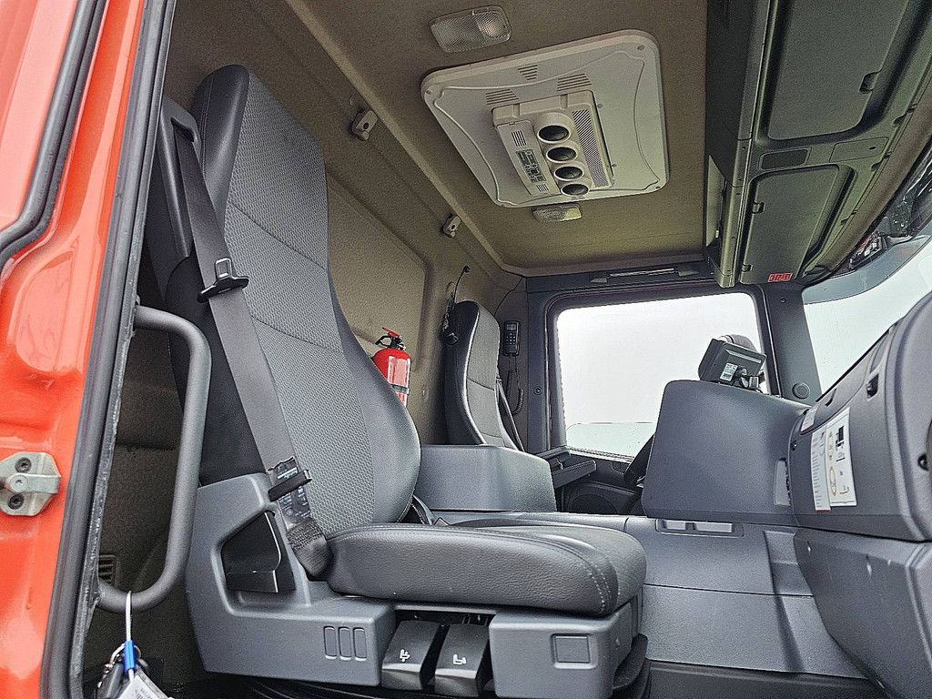 SCANIA P280 6x2*4 taillift