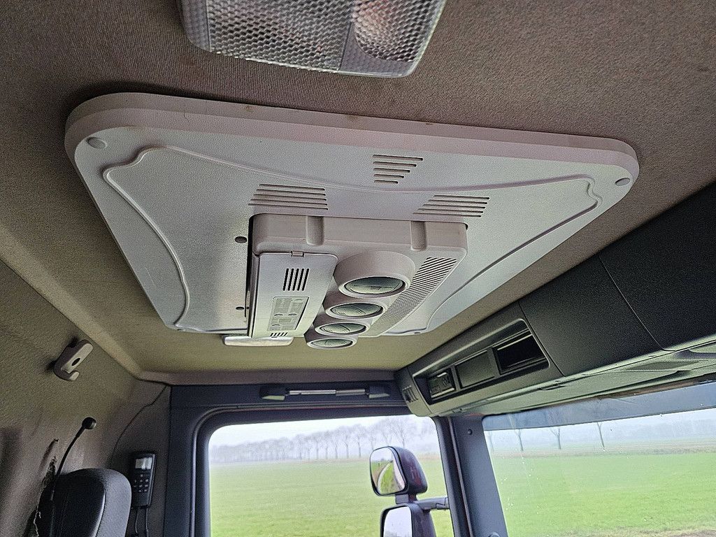 SCANIA P280 6x2*4 taillift