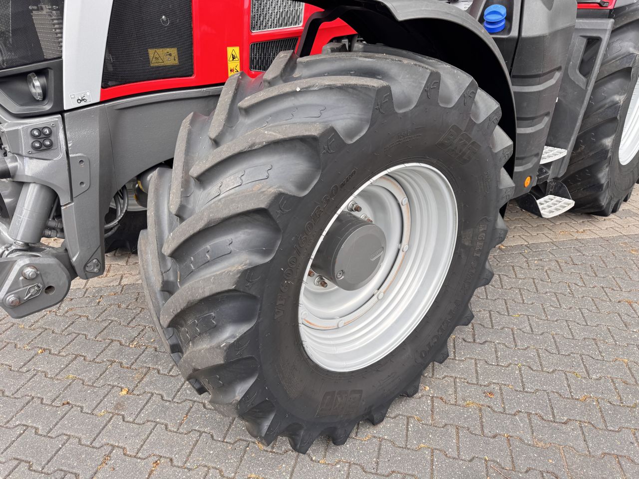Massey Ferguson 8s.205 Dyna7 Exclusive
