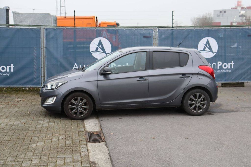 Passenger car Hyundai i20 Petrol 100 hp 2015 (Margin)