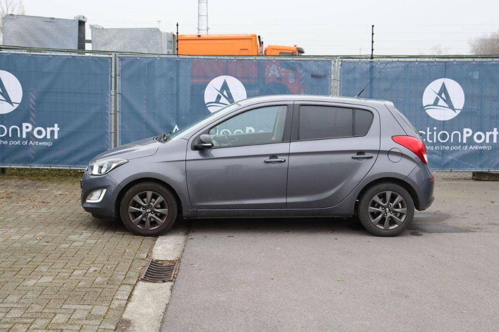 Passenger car Hyundai i20 Petrol 100 hp 2015 (Margin)