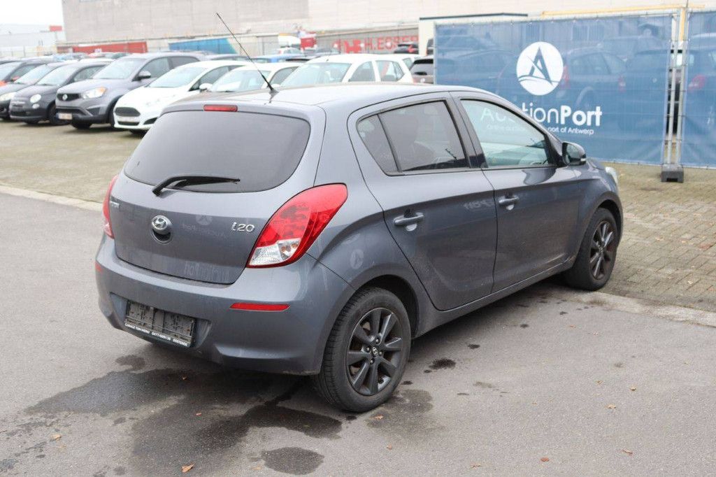 Passenger car Hyundai i20 Petrol 100 hp 2015 (Margin)
