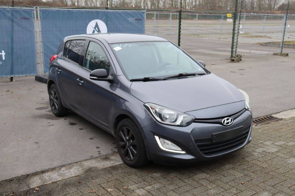 Passenger car Hyundai i20 Petrol 100 hp 2015 (Margin)