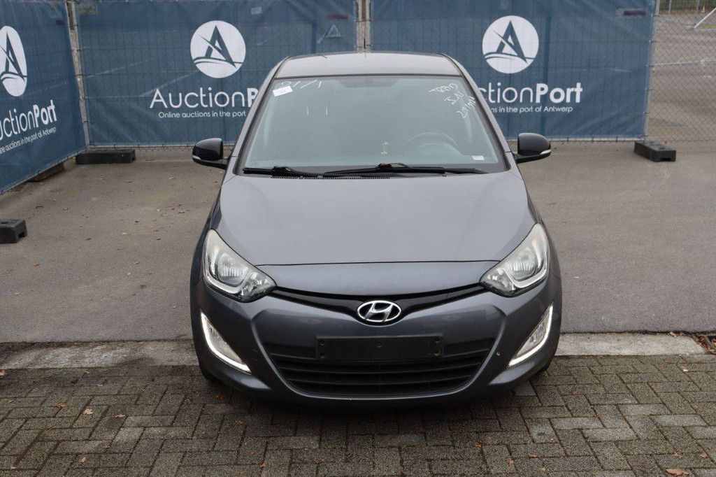 Passenger car Hyundai i20 Petrol 100 hp 2015 (Margin)