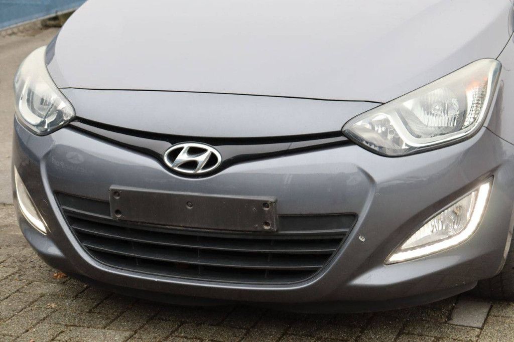 Passenger car Hyundai i20 Petrol 100 hp 2015 (Margin)