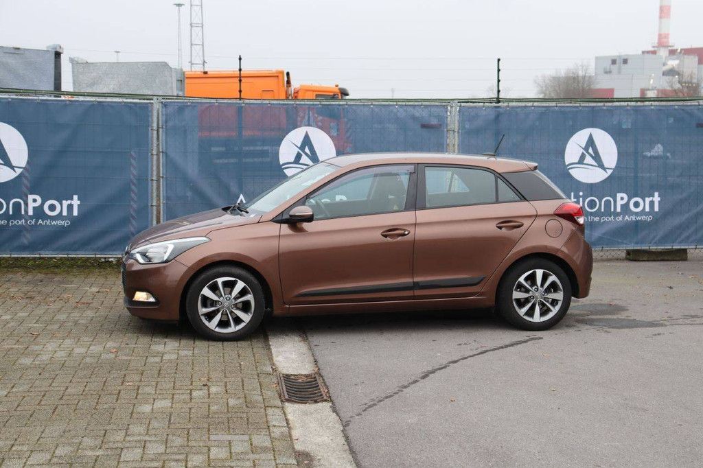 Pkw Hyundai i20 Benzin 75 PS 2017 (Marge)