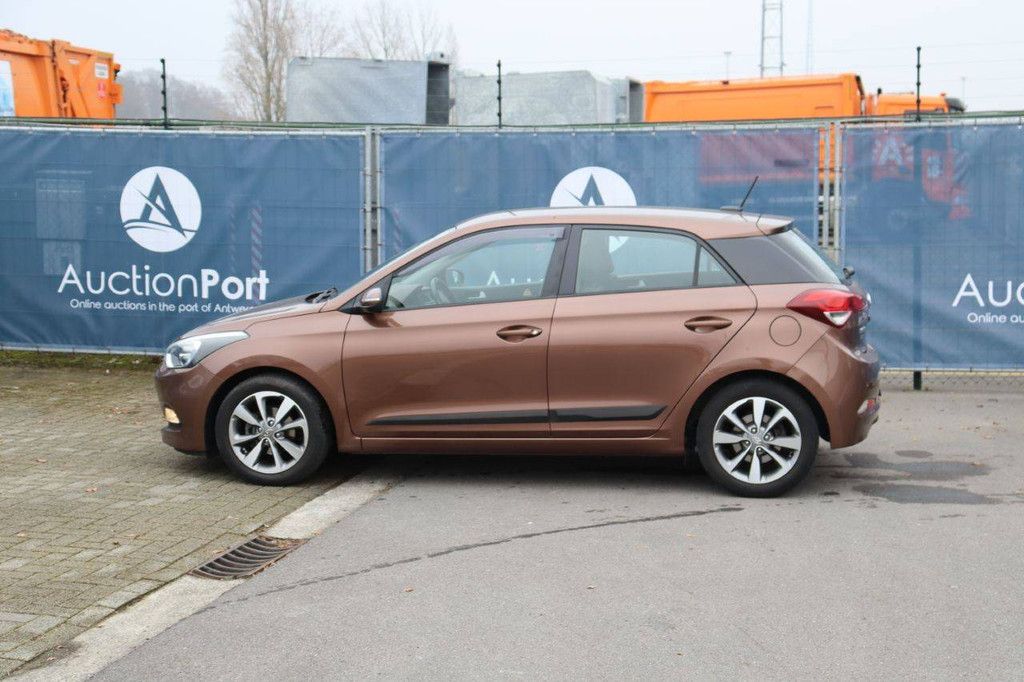 Pkw Hyundai i20 Benzin 75 PS 2017 (Marge)