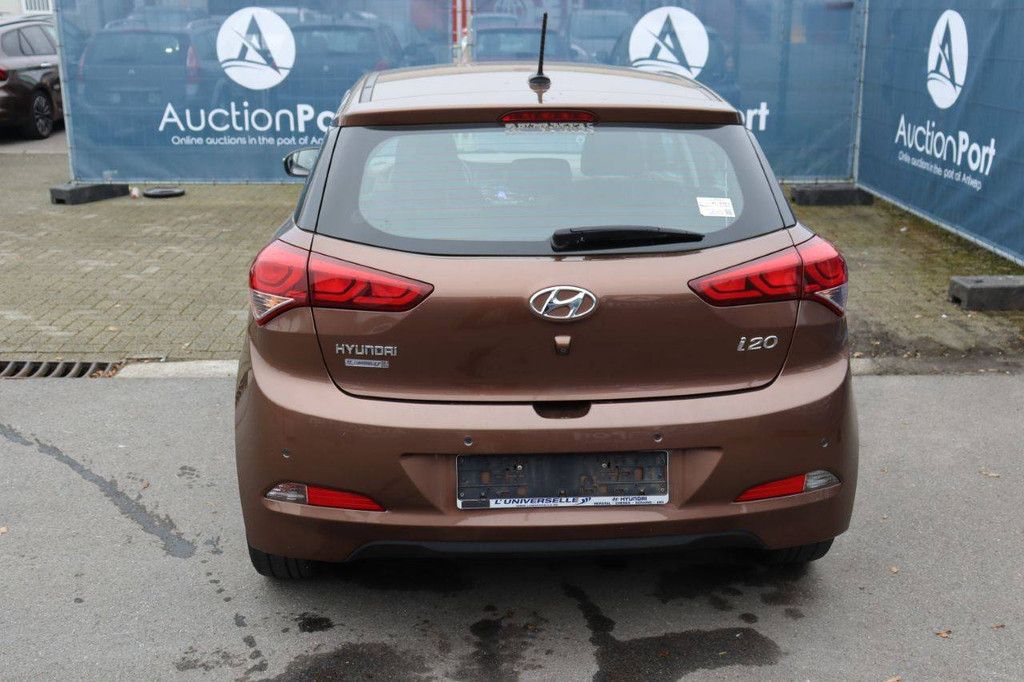 Pkw Hyundai i20 Benzin 75 PS 2017 (Marge)