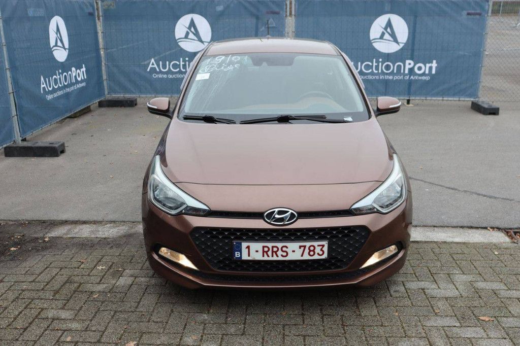 Pkw Hyundai i20 Benzin 75 PS 2017 (Marge)