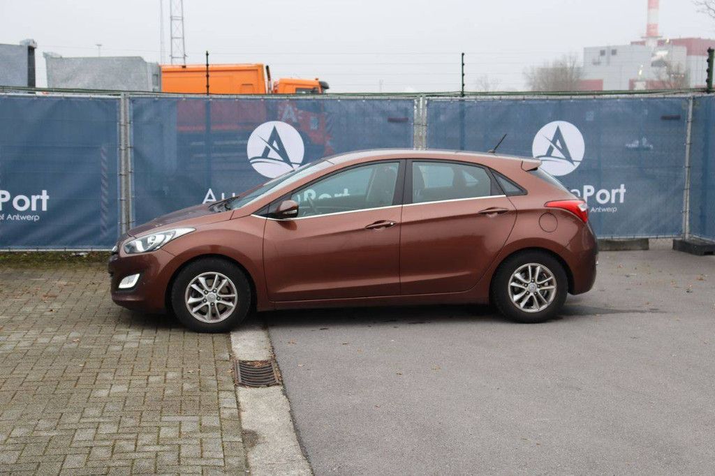 Pkw Hyundai i30 Benzin 109 PS 2012 (Marge)