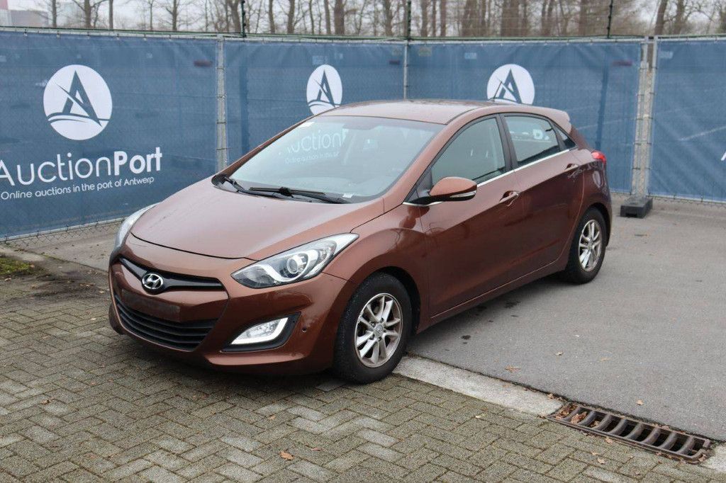 Pkw Hyundai i30 Benzin 109 PS 2012 (Marge)