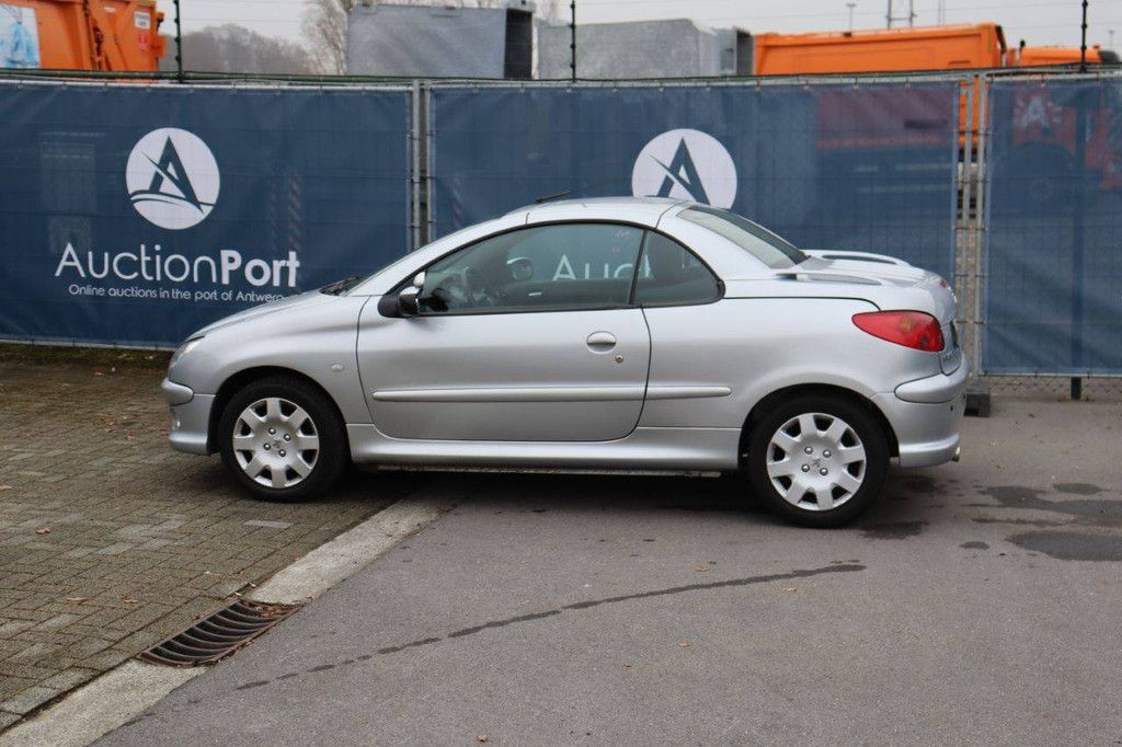 Pkw Peugeot 206 CC Benzin 110 PS 2004 (Margin)