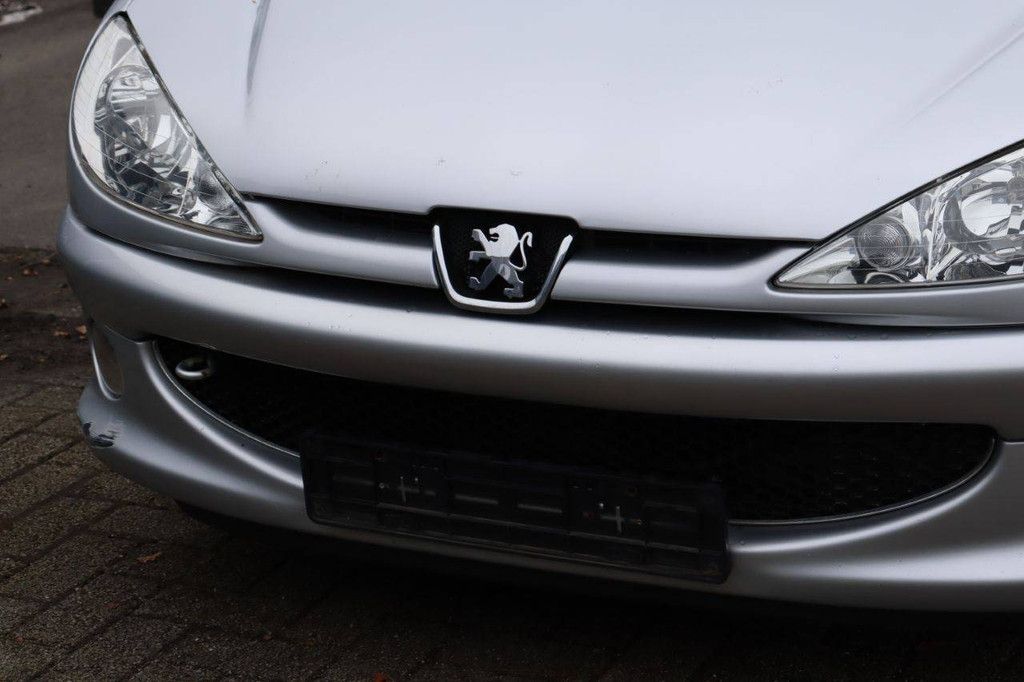 Pkw Peugeot 206 CC Benzin 110 PS 2004 (Margin)